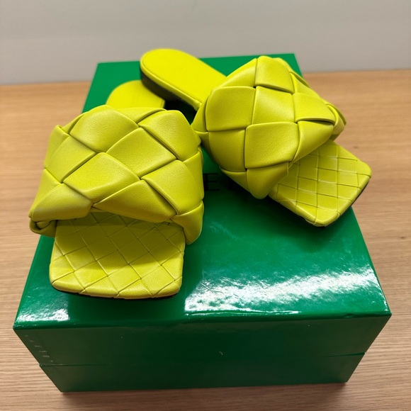 Bottega Veneta Women’s Lido Flat Sandal Kiwi 36 - Picture 4 of 8